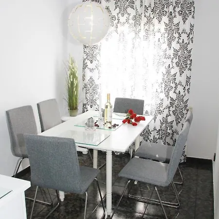 Apartment Shiny Per Family *